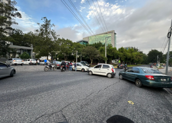 Manifestaciones y bloqueos persisten por octavo día consecutivo