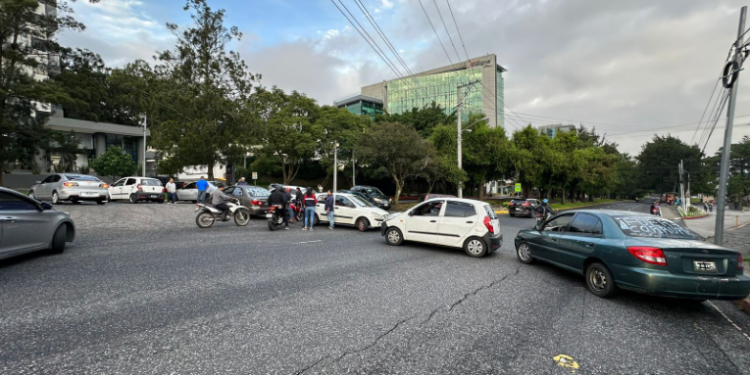 Manifestaciones y bloqueos persisten por octavo día consecutivo