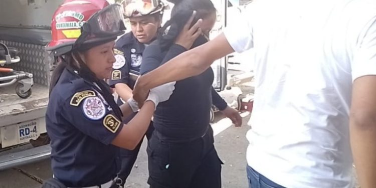 Manifestantes agreden a agentes de la Policí­a Nacional Civil en San Marcos