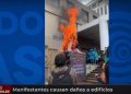 Manifestantes causan daños a edificios