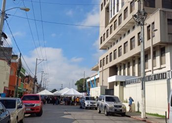 Manifestantes celebran navidad