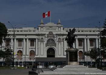 Manifestantes de la Toma de Lima rechazan conducta del Congreso y piden nueva Constitución de Perú
