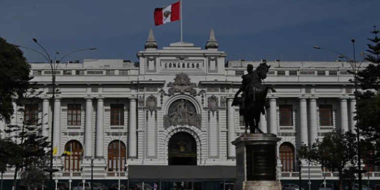 Manifestantes de la Toma de Lima rechazan conducta del Congreso y piden nueva Constitución de Perú