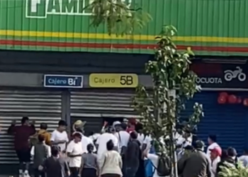 Manifestantes obligan al cierre de negocios en la capital guatemalteca como medida de protesta