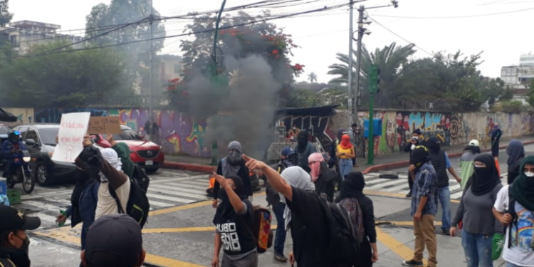 Manifestantes y autoridades de la PNC registraron un enfrentamiento
