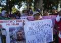 Marcha en El Salvador exige la liberación de detenidos bajo régimen de excepción