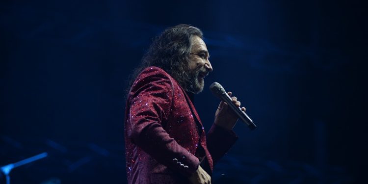 Marco Antonio Solís El Buki expresa gratitud a Guatemala en su concierto