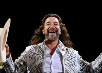 Marco Antonio Solí­s Enamoró a Guatemala Con Su Repertorio Musical.