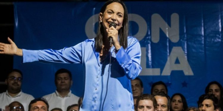 María Corina Machado desafía inhabilitación y confirma su participación en elecciones de 2024 en Venezuela