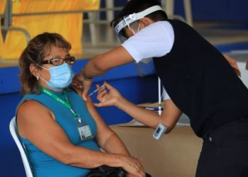 Mas de cien mil maestros han sido vacunados