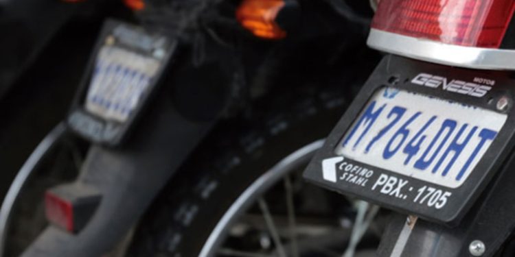Masiva emisión de placas para motocicletas podría generar dificultades futuras, advierte SAT