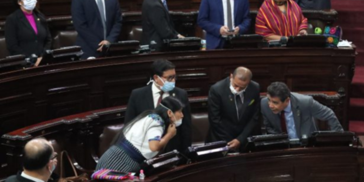 Masivo contagio de Covid-19 en el Congreso de la República.