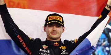 Max Verstappen vende su auto de trabajo con fines benéficos
