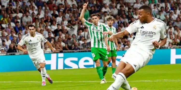 Mbappé marca sus primeros goles en Liga con el Real Madrid