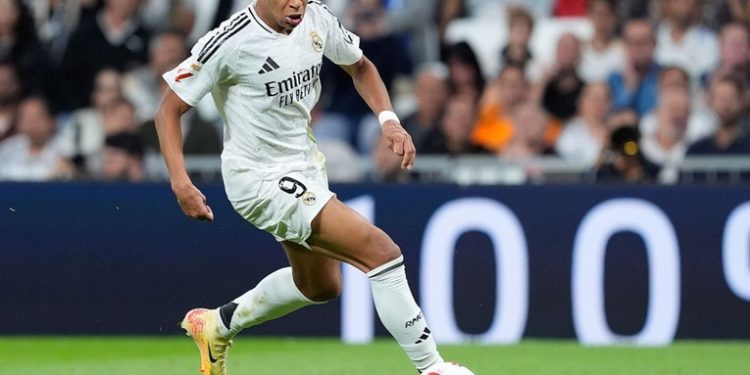 Mbappé se lesiona el bíceps femoral y dice adiós al derbi