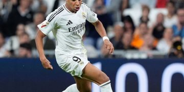 Mbappé se lesiona el bíceps femoral y dice adiós al derbi