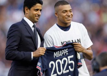 Mbappé se queda en el PSG