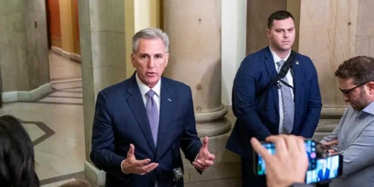McCarthy insta a Biden a intervenir personalmente para evitar el posible cierre del Gobierno de EE.UU.