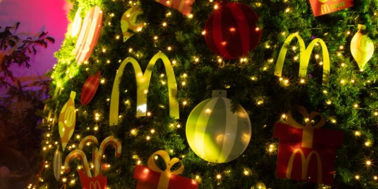 McDonald's inicia la celebración de su 50 Aniversario encendiendo la magia navideña