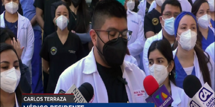 Médicos del hospital Roosevelt cierran consulta externa por falta de pago de salarios