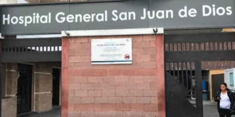 Médicos del Hospital San Juan de Dios exigen al MSPAS solucionar la falta de insumos y medicamentos