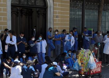 Médicos del San Juan de Dios marchan por desabastecimientos de medicinas