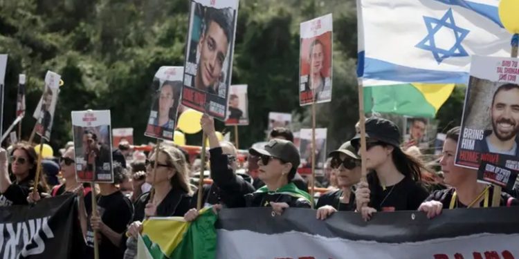 Medios: Israel podría liberar hasta 800 presos palestinos