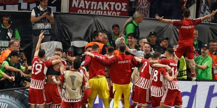 Mendilibar guía a Olympiacos hacia su primer título europeo tras ganar a la Fiorentina en la final de la Conference League