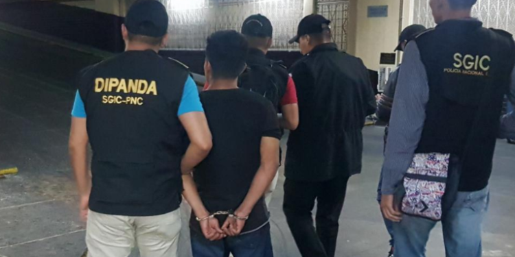 Menores de edad arrestados por la PNC