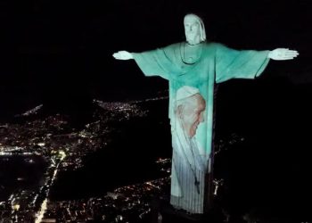 Mensajes de aliento al Papa desde el Cristo Redentor de Río