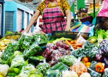Mercados abiertos el lunes y martes, cerrarán el miércoles para sumarse a manifestación