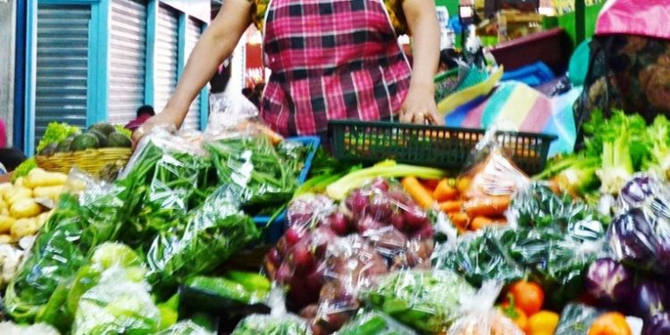 Mercados abiertos el lunes y martes, cerrarán el miércoles para sumarse a manifestación