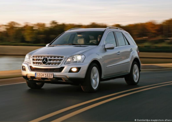 Mercedes-Benz llama a revisión a casi un millón de carros en el mundo