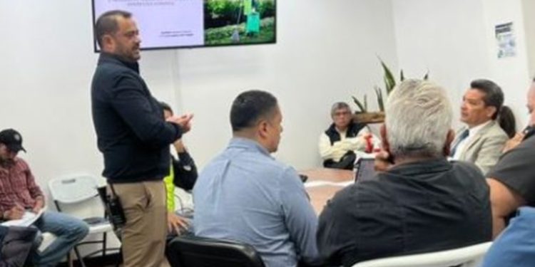 Mesa técnica evita suspensión de recolección de basura tras acuerdo entre autoridades y recolectores