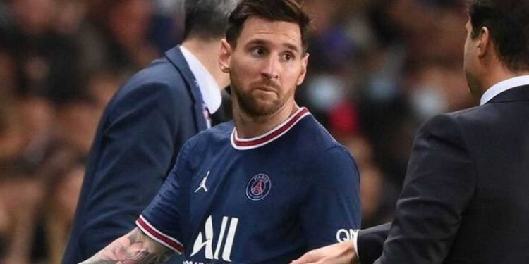 Messi sufre una contusión ósea en la rodilla y será baja contra el Metz