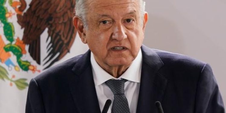 México: AMLO acusa de 'traición' a congresistas por rechazar reforma