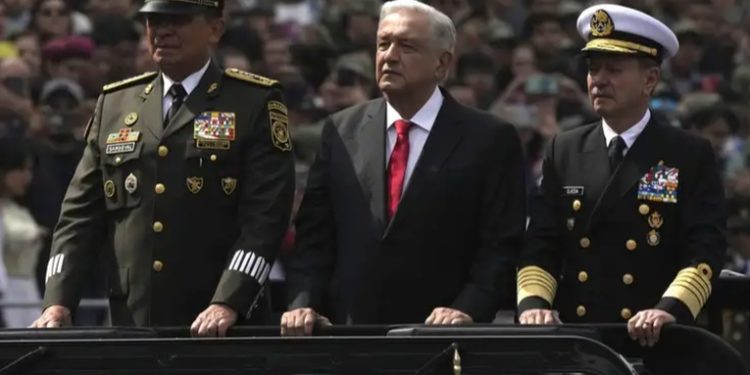 México celebra su Día de la Independencia con gran desfile