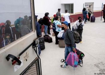México encuentra a más de 100 migrantes secuestrados en Sonora