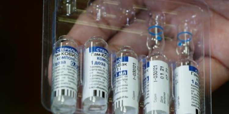 México firma acuerdo para producir vacuna rusa Sputnik V