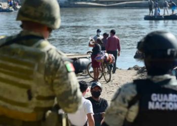 México inicia despliegue de soldados en la frontera con EEUU.