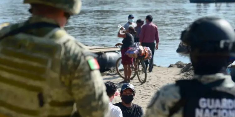 México inicia despliegue de soldados en la frontera con EEUU.