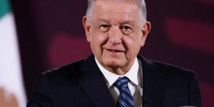 México insiste en que no aceptará deportados por Texas