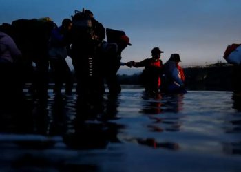 México: rescatan a seis migrantes en el río Bravo