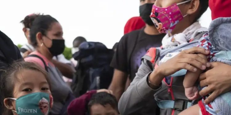 México suspende deportaciones de migrantes por iliquidez