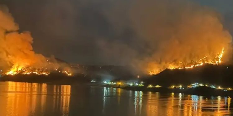 México: varios incendios forestales amenazan Valle de Bravo
