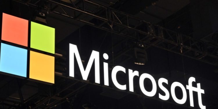 Microsoft brevemente supera a Apple como empresa más valiosa del mundo