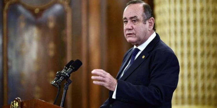 Miembros de la OEA reconocen a presidente Giammattei por su compromiso en la transición presidencial