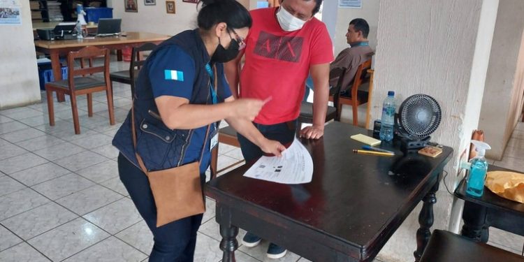 Migración realiza jornadas móviles de emisión de pasaportes en Coatepeque