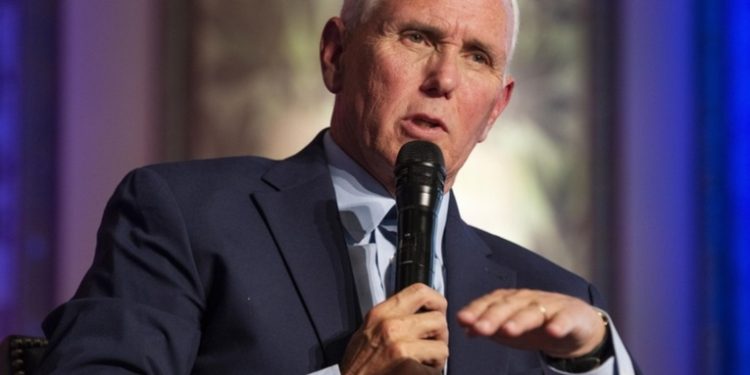 Mike Pence se niega a respaldar a Trump y tampoco votará por Biden