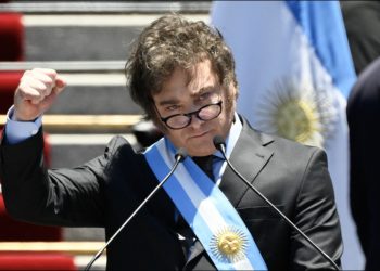 Milei abrirá el Congreso argentino con una inédita sesión nocturna y las tensiones en punto máximo